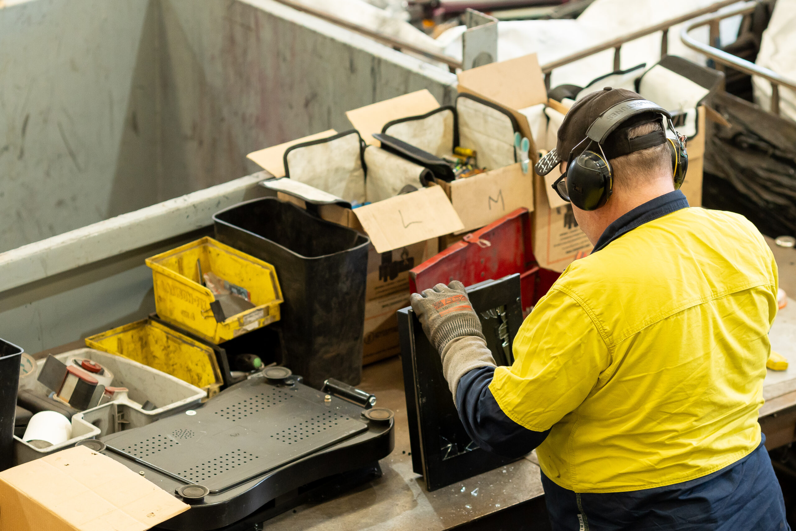 IT equipment recycling process