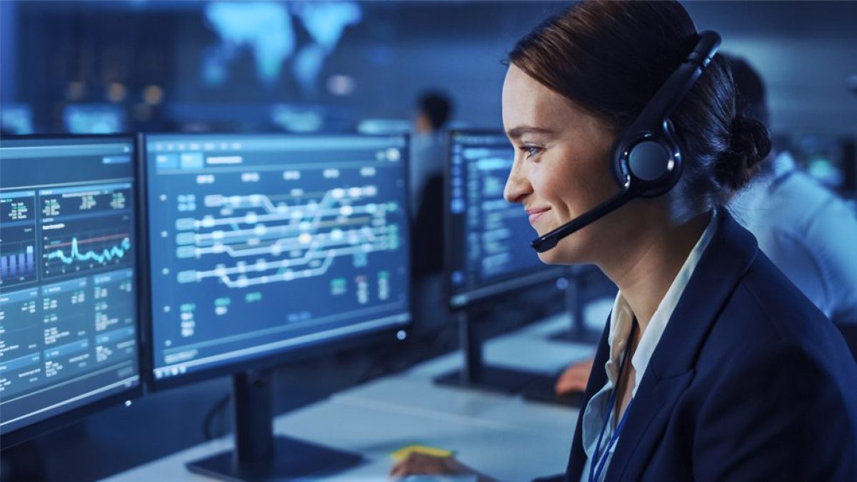 IT help desk agent providing customer support