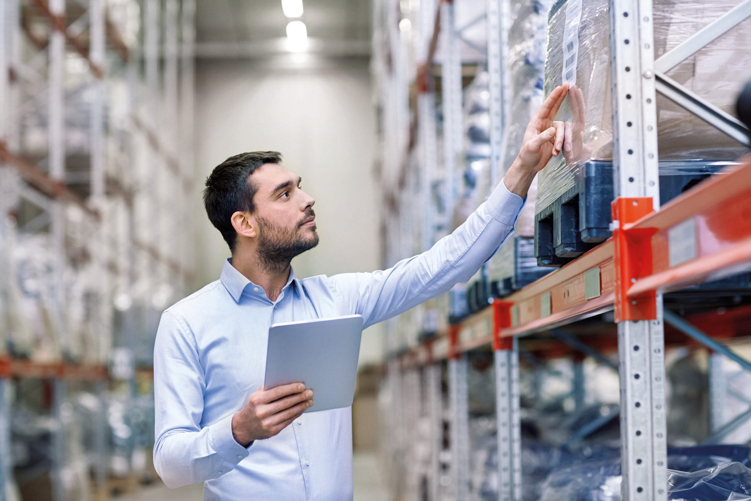 IT procurement inventory check in warehouse